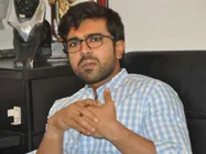 అభిమాని మృతి: రామ్ చరణ్ రూ. 2 లక్షల సహాయం