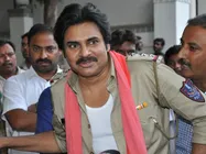 పవన్ నెక్ట్స్ డైరక్టర్ ఖరారు, ఆ రీమేక్ తోనే ముందుకు