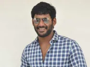 తెలుగు సినిమా చేయకపోతే నువ్వు ఈడియట్ వే: అని వాళ్ళమ్మ తిట్టిందట 