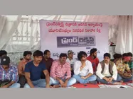 అన్యాయం చేసారు: ఫిల్మ్ చాంబర్ వద్ద హీరో నిరాహార దీక్ష