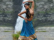 అయ్యో..! అప్పుడేనా...! ఇంకొన్నాళ్ళుండొచ్చుగా... అంటారనుకుందా..? 