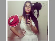 బ్రాతీసేసి సెల్ఫీ పోస్ట్ చేసింది.... బాలీవుడ్ సినిమాకి మద్దతుగానట  