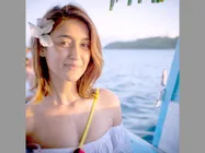 ఖాళీగా ఉండేసరికి ఇలా హాట్ ఫొటోలు పెట్టేస్తోంది... ఓ సారి చూడండి (వీడియో కూడా) 