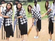 స్నేహ క్రికెట్ ఆడింది...భర్త తో కలిసి : తల్లిలా ఆలోచించాకే ఇలా అని 