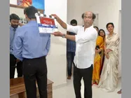 ఇంతకన్నా ఏమి అడగను:ధనుష్ ...రజినీ, సౌందర్య, ధనుష్  (ఫొటోలివే)