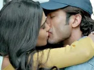 లిప్‌లాక్స్‌తో దుమ్మురేపిన ఆదాశర్మ.. 10పైగా రీటేక్స్..