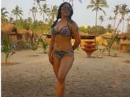 బికినీలో ఇలా చూసి పిచ్చెక్కిపోతున్నారు, సింగర్ నేహానే ఇప్పుడిలా బీచ్ లో 