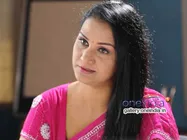 షూటింగ్ గ్యాపులో గదిలోకి పిలిచే కామాంధులున్నారు: నటి అపూర్వ సంచలనం