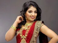 ప్రేమ పేరుతో మోసం: డబ్బు కోసం హీరోయిన్ ఫోటోస్ లీక్, ఒకరి అరెస్ట్!