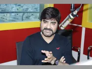 శ్రీకాంత్ 'రా...రా...' : రేడియో మిర్చీకి వచ్చేసాడు 