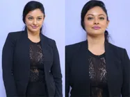 ద్యావుడా..! ఏంటా డ్రెస్సూ? 40 దాటినా  పిచ్చెక్కించేసింది 