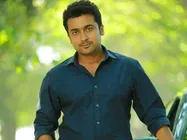 అంతా షాక్: అభిమానుల కాళ్లు మొక్కిన హీరో సూర్య, ఏం జరిగింది? 