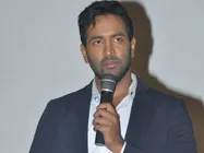 ఒక్క మాటలో సినిమా కథ మొత్తం చెప్పేసిన మంచు విష్ణు.. సెటైర్లు పేల్చాడు!