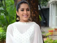 డైరెక్టర్ అందుకే నా చేయి పట్టుకున్నాడు, నా అందం క్రీమ్ లాంటిది: రష్మి