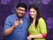  టాక్సీవాలా టీంతో మెగాస్టార్ చిరంజీవి.. హీరోయిన్‌తో బ్యూటిఫుల్ క్లిక్.. ఫోటోలు!