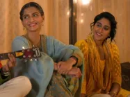 ట్రైలర్  హాట్ టాపిక్: సోనమ్, రెజీనా మధ్య ఎఫైర్?, స్వలింగ సంపర్కులకు మద్దతుగా...