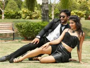 ‘రొమాంటిక్ క్రిమినల్స్’... బూతు సీన్లు చేయడంపై హీరో రియాక్షన్ ఇదీ!