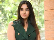 దర్శకులు నేరుగా అడిగే రోజులొచ్చాయి.. రొమాన్స్ ఉంది.. అది చూసే అందరూ: యంగ్ హీరోయిన్    