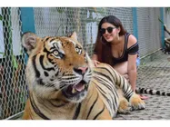 హాట్ బ్యూటీకి ఎంత ధైర్యం.. తను చేయడమే కాదు, అందరినీ చేయమంటోంది!