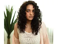 యమ హాట్‌గా నిత్యామీనన్.. ఎలా క్లాస్ పీకుతోందో చూడండి