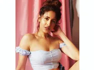 జిప్ తీసి కవ్వించిన ప్రగ్యాజైస్వాల్.. అచ్చం రకుల్ లాగే.. వెరీ హాట్