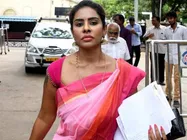 వైఎస్ జగన్ పేరు తీసిన శ్రీ రెడ్డి.. హీరోకి స్ట్రాంగ్ వార్నింగ్  