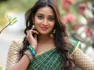 అచ్చం శ్రీ రెడ్డి లాగే.. అందరూ చూస్తుండగానే నడిరోడ్డుపై నగ్నంగా! బిగ్ బాస్ బ్యూటీ సంచలనం  