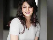 వీడియో లీక్ చేస్తానని బెదిరింపు.. 15 లక్షలతో దుబాయ్‌కి.. హీరోయిన్ అరెస్ట్