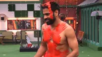 Bigg Boss: షోలో విలన్ల రచ్చ.. ఆ కంటెస్టెంట్లే టార్గెట్.. అవన్నీ తాగిస్తూ ట్రిమ్మర్‌తో తలపై అలా!