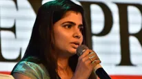 మీ పార్టీతో సంబంధం ఉన్న ఆ రైటర్ వేదించాడు.. చర్యలు తీసుకోండి.. సీఎంకు చిన్మయి కంప్లైంట్
